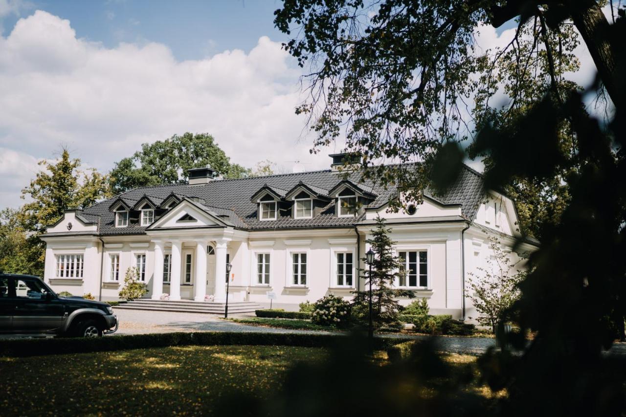 Hotel Przy Dworze Lesna Podlaska Bagian luar foto