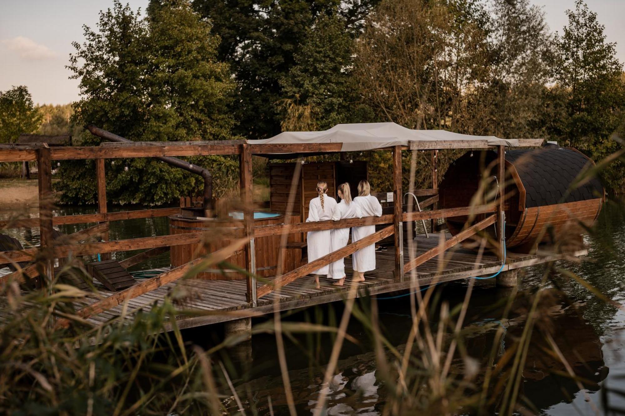 Hotel Przy Dworze Lesna Podlaska Bagian luar foto