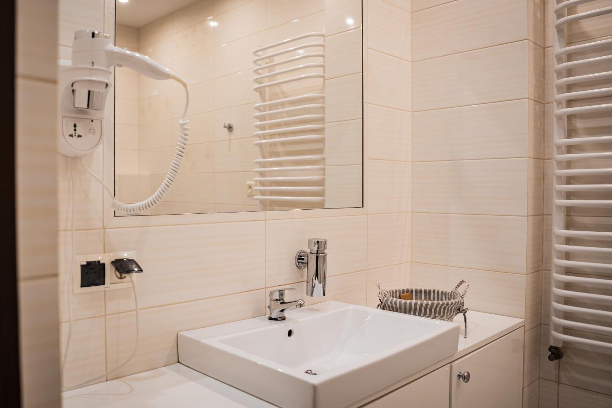 Hotel Przy Dworze Lesna Podlaska Bagian luar foto