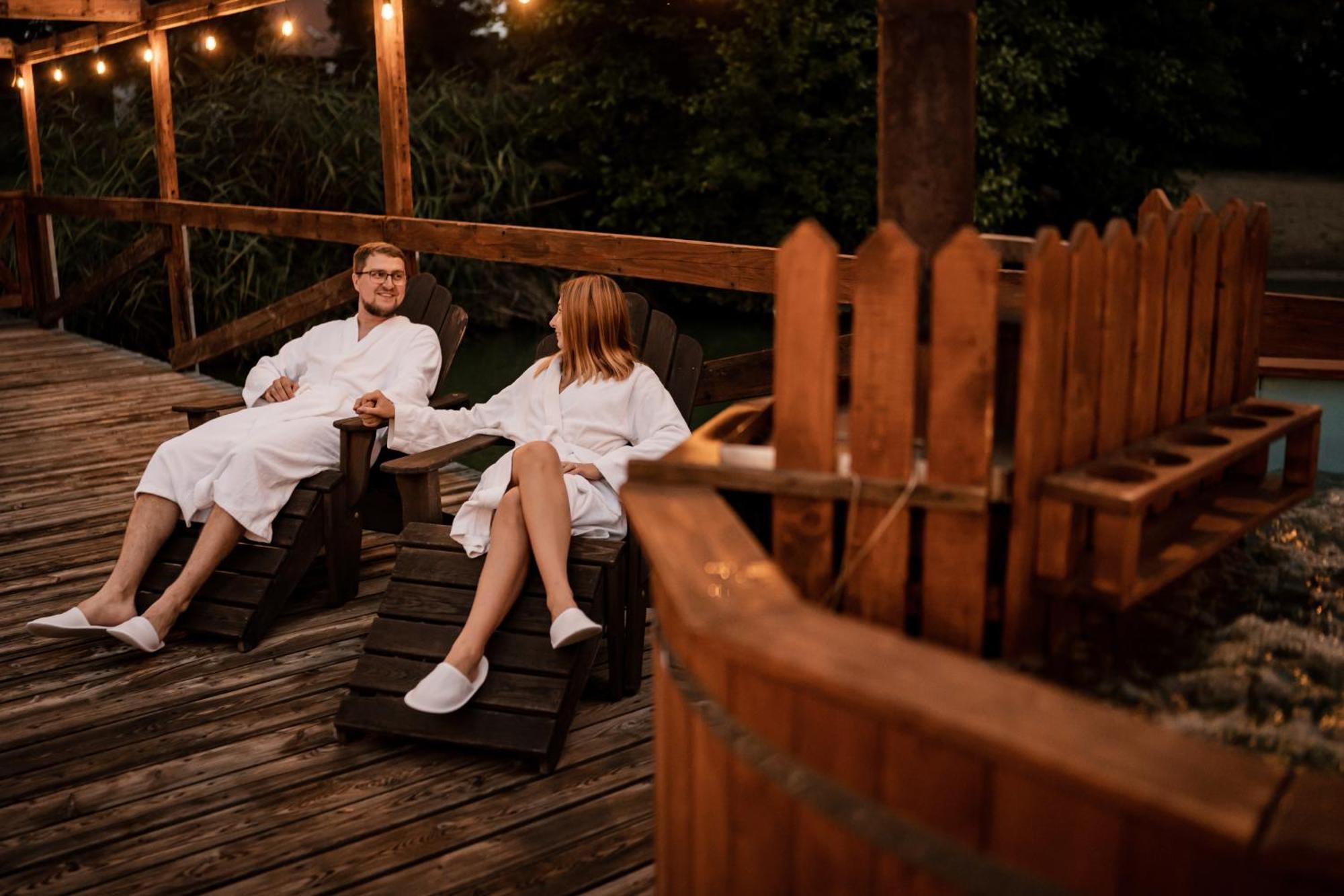 Hotel Przy Dworze Lesna Podlaska Bagian luar foto