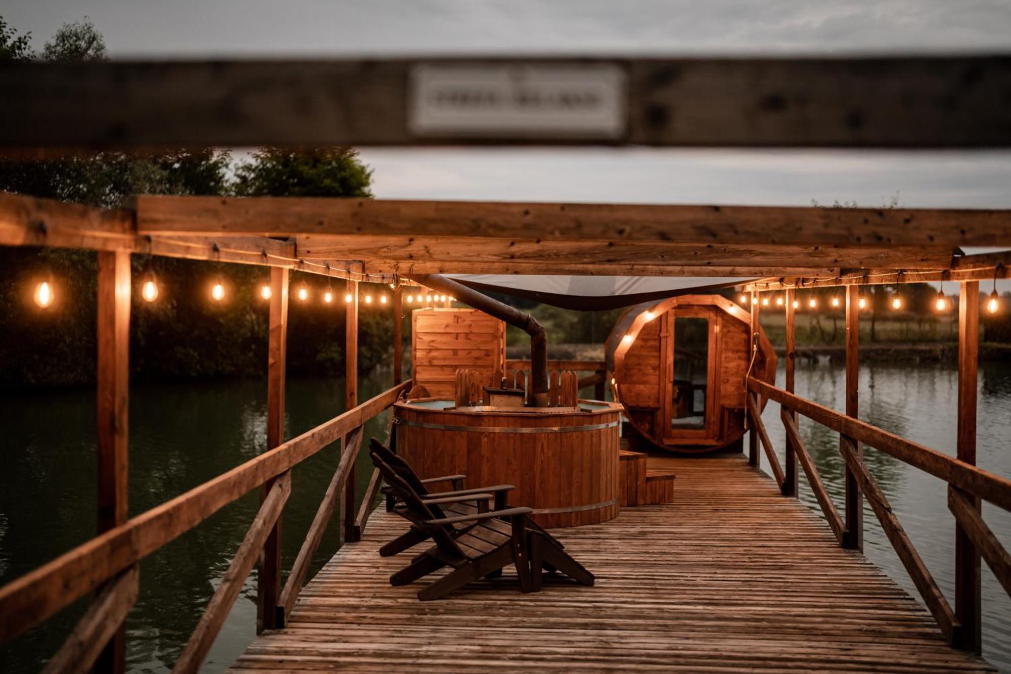 Hotel Przy Dworze Lesna Podlaska Bagian luar foto